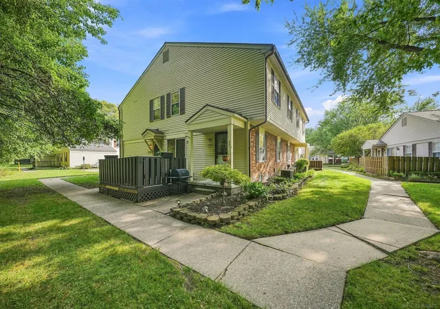Condo for sale at 33707 Bayview Dr, Chesterfield, MI 48047 | MLS# 58050220971