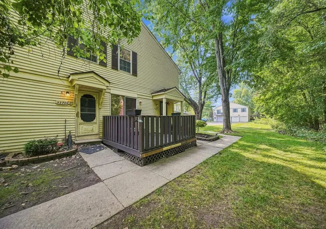 Photo 2 of Condo for sale at 33707 Bayview Dr, Chesterfield, MI 48047 | MLS# 58050220971 | Listing updated on 2026-09-07