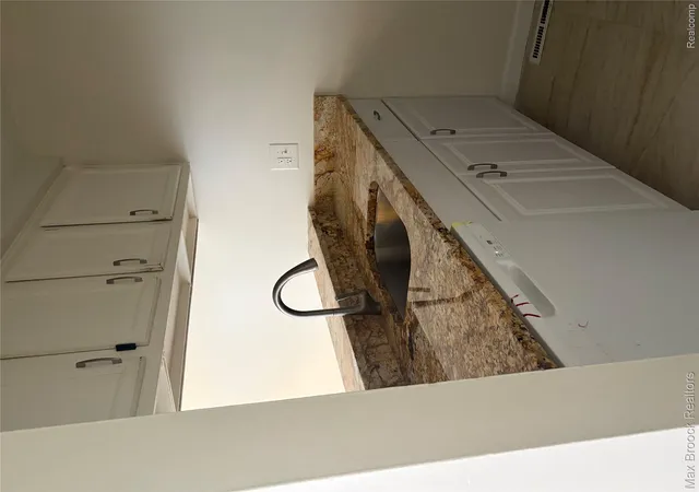 Listing Photo 4 - Condo for sale in building located at 35129 Terrybrook Dr, Sterling Heights, MI 48312 - Unit #27