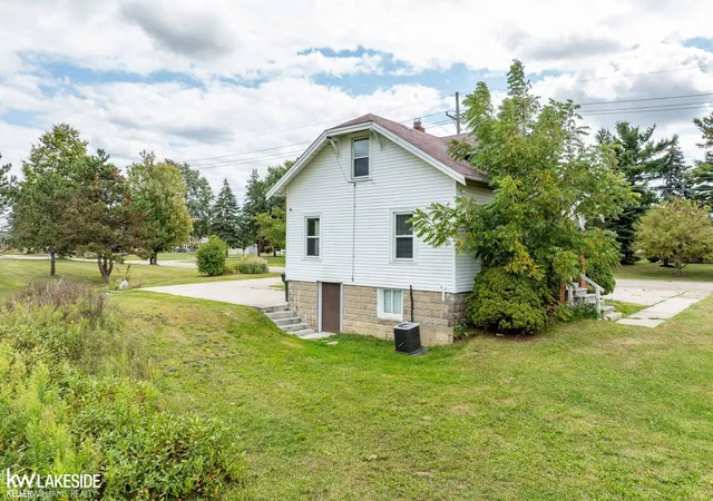Photo 2 of Single family home for sale at 42040 Ryan Rd, Sterling Heights, MI 48314 | MLS# 58050220972 | Listing updated on 2026-09-18