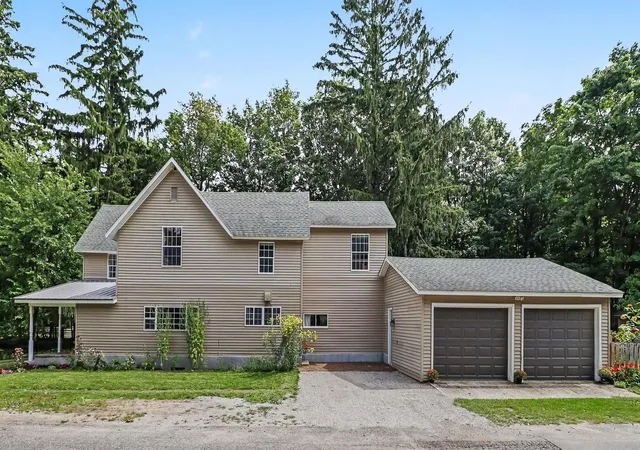 Photo 3 of Single family home for sale at 7163 Traverse Ave, Benzonia, MI 49616 | MLS# 78080073288 | Listing updated on 2026-09-08