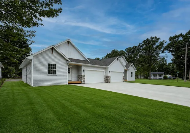 Condo for sale at 1706 Woodward Ave, Traverse City, MI 49686 | MLS# 78080073289