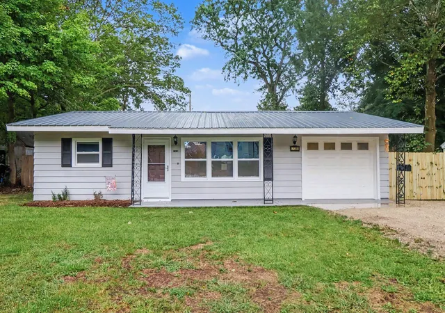 Photo 1 of Sale Pending at 735 White Pigeon Rd, Constantine, MI 49042 | MLS# 68026047382 | Listing updated on 2026-09-14