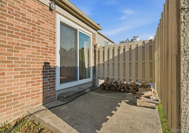 Listing Photo 3 - Condo for sale in building located at 15762 Cambridge Dr, Clinton Township, MI 48038