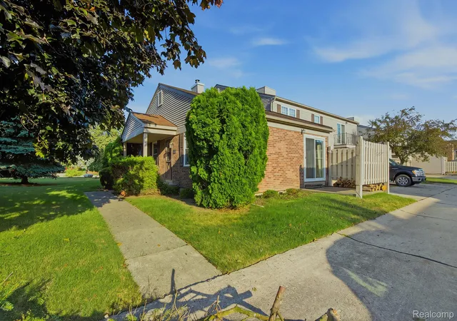 Listing Photo 4 - Condo for sale in building located at 15762 Cambridge Dr, Clinton Township, MI 48038