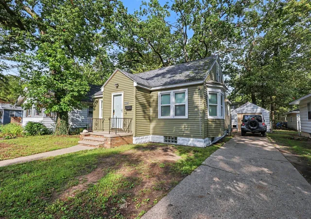 Photo 3 of Single family home for sale at 3132 5th Street, Muskegon, MI 49444 | MLS# 71026047386 | Listing updated on 2026-09-07