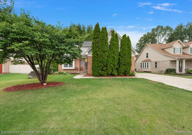 Photo 3 of Single family home for sale at 32916 Kelly Blvd, Rockwood, MI 48173 | MLS# 20261071709 | Listing updated on 2026-09-14