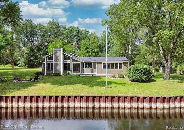 Photo 1 of Single family home for sale at 9045 Commerce Rd, Commerce Township, MI 48382 | MLS# 20261071710 | Listing updated on 2026-09-08