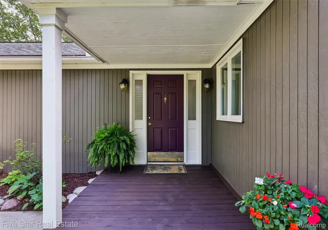 Photo 3 of Single family home for sale at 9045 Commerce Rd, Commerce Township, MI 48382 | MLS# 20261071710 | Listing updated on 2026-09-08