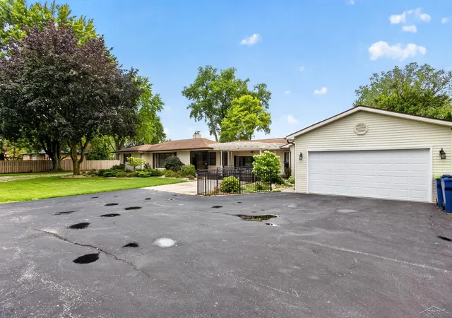 Photo 1 of Single family home for sale at 3850 Midland Rd, Saginaw, MI 48603 | MLS# 61050220975 | Listing updated on 2026-09-17