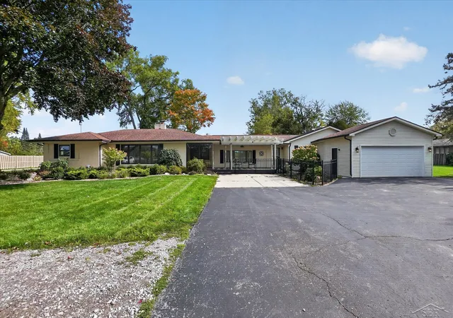 Photo 2 of Single family home for sale at 3850 Midland Rd, Saginaw, MI 48603 | MLS# 61050220975 | Listing updated on 2026-10-11