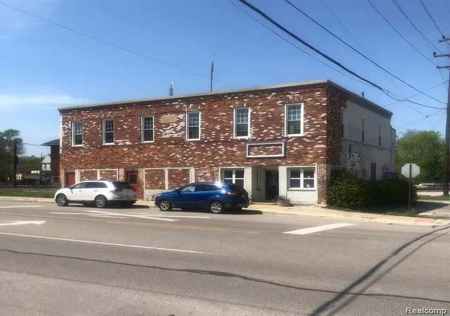 Listing Photo 4 - Condo for sale in building located at 910 Monroe St, Carleton, MI 48117