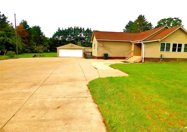 Photo 3 of Single family home for sale at 2780 W Clarkston Rd, Lake Orion, MI 48362 | MLS# 20261071720 | Listing updated on 2026-09-09