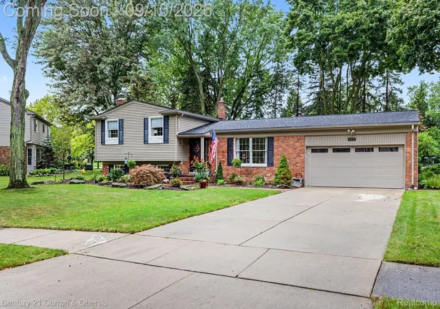 Photo 2 of Single family home for sale at 3875 Elizabeth Dr, Troy, MI 48084 | MLS# 20261071721 | Listing updated on 2026-09-15