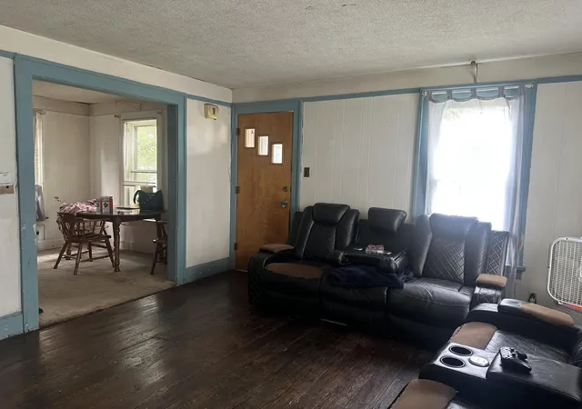 Photo 3 of Single family home for sale at 418 W Main St, Niles, MI 49120 | MLS# 69026047409 | Listing updated on 2026-09-18