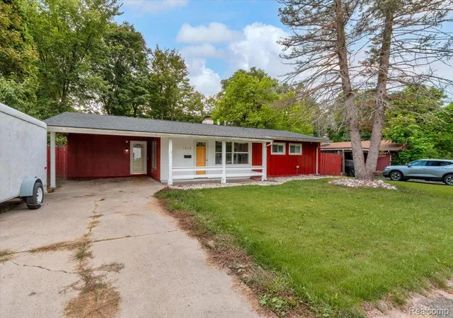 Photo 3 of Single family home for sale at 1819 Carmanbrook Pkwy, Flint, MI 48507 | MLS# 20261071726 | Listing updated on 2026-09-11