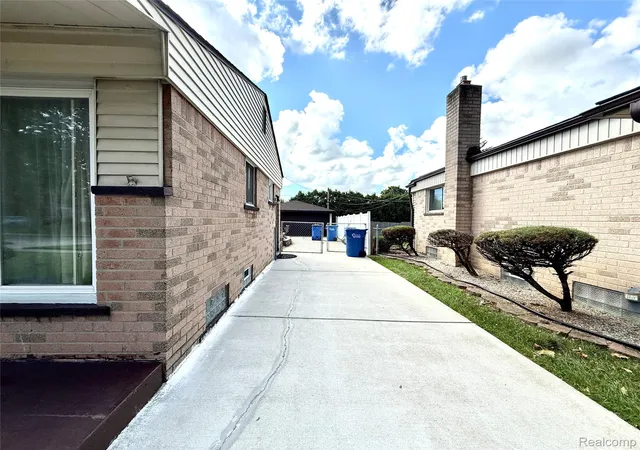 Photo 3 of Single family home for sale at 11796 Stamford Ave, Warren, MI 48089 | MLS# 20261071728 | Listing updated on 2026-09-13