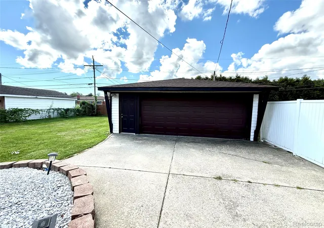 Photo 3 of Single family home for sale at 11796 Stamford Ave, Warren, MI 48089 | MLS# 20261071728 | Listing updated on 2026-09-13