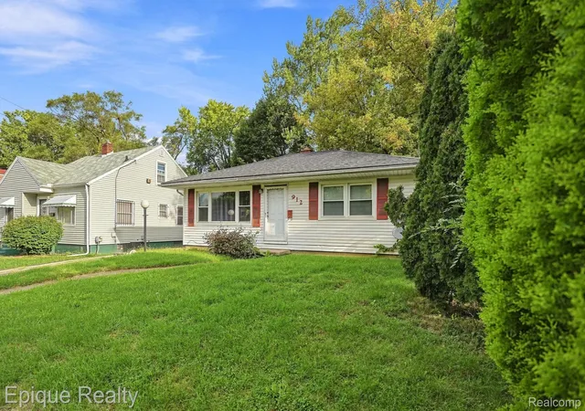 Photo 3 of Single family home for sale at 912 W Genesee St, Flint, MI 48504 | MLS# 20261071736 | Listing updated on 2026-09-11