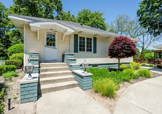 Photo 3 of Single family home for sale at 5221 Ridge Rd, Stevensville, MI 49127 | MLS# 69026047415 | Listing updated on 2026-09-09