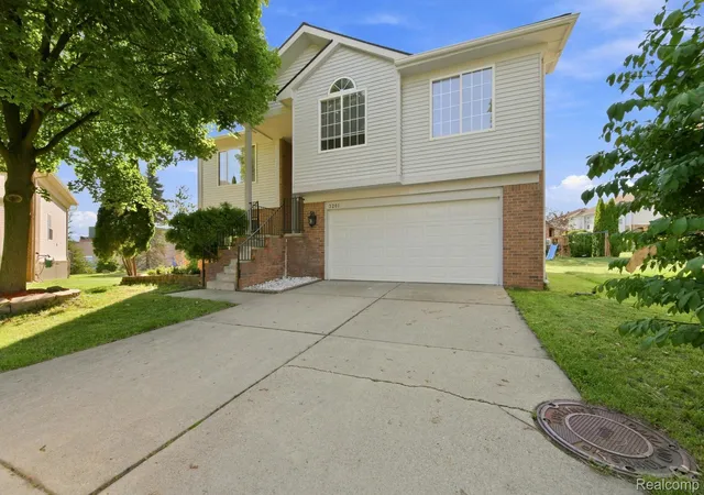 Photo 2 of Single family home for sale at 3201 Lynhurst Ct, Rochester, MI 48306 | MLS# 20261071746 | Listing updated on 2026-09-12