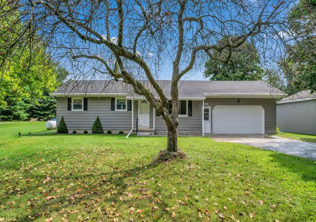 Photo 2 of Single family home for sale at 2233 Ives Rd, Leslie, MI 49251 | MLS# 71026047420 | Listing updated on 2026-09-18