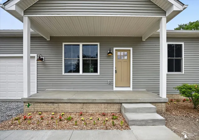 Photo 3 of Single family home for sale at 926 Ford Rd, Carleton, MI 48117 | MLS# 57050220988 | Listing updated on 2026-09-09