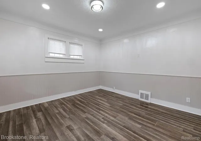 Photo 3 of Single family home for sale at 4760 Curtis St, Dearborn, MI 48126 | MLS# 20261071749 | Listing updated on 2026-09-07