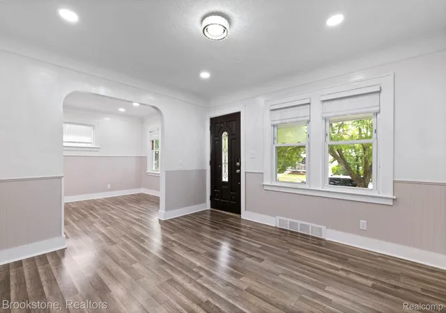Photo 3 of Single family home for sale at 4760 Curtis St, Dearborn, MI 48126 | MLS# 20261071749 | Listing updated on 2026-09-07