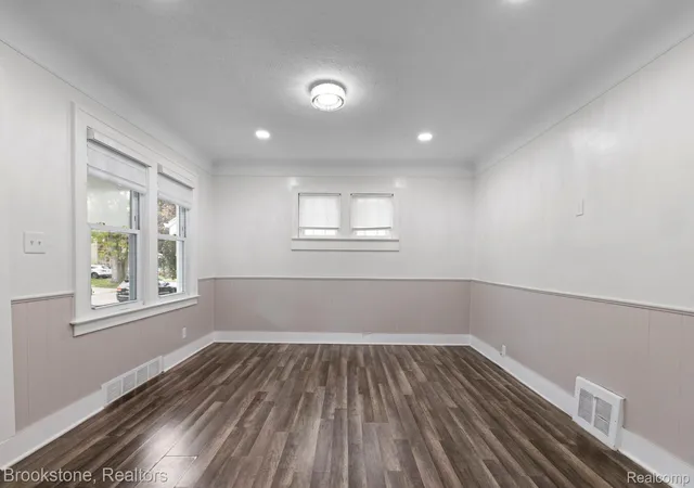 Photo 4 of Single family home for sale at 4760 Curtis St, Dearborn, MI 48126 | MLS# 20261071749 | Listing updated on 2026-09-07