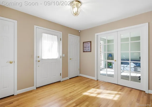 Photo 2 of Single family home for sale at 3569 Wedgewood Dr, Rochester Hills, MI 48306 | MLS# 20261071759 | Listing updated on 2026-09-12