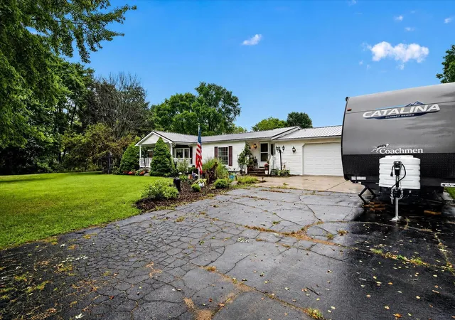 Photo 3 of Single family home for sale at 6486 N Winans Rd, Alma, MI 48801 | MLS# 79080073297 | Listing updated on 2026-09-16