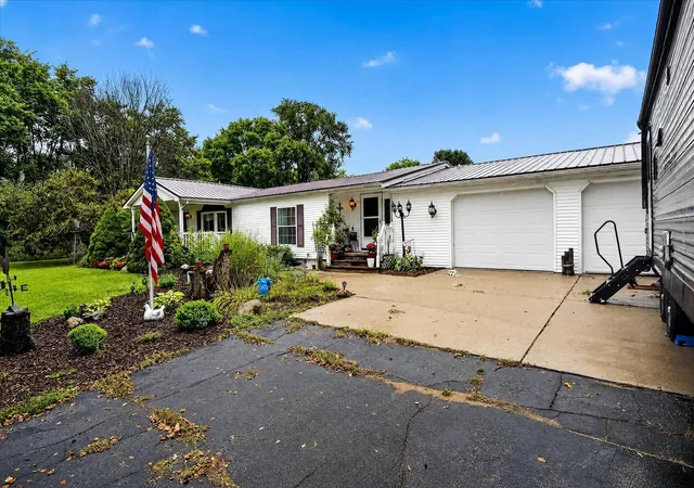 Photo 4 of Single family home for sale at 6486 N Winans Rd, Alma, MI 48801 | MLS# 79080073297 | Listing updated on 2026-09-16