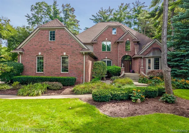 Photo 1 of Sale Pending at 5405 Arbor Bay Ct, Brighton, MI 48116 | MLS# 20261071769 | Listing updated on 2026-10-07
