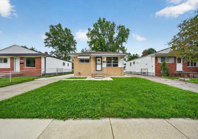 Photo 3 of Single family home for sale at 11268 Jewett Ave, Warren, MI 48089 | MLS# 20261071774 | Listing updated on 2026-10-20