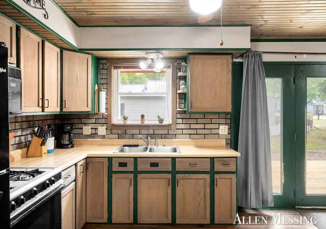 Photo 4 of Single family home for sale at 543 Pettibone Dr, Bitely, MI 49309 | MLS# 65026047438 | Listing updated on 2026-09-14