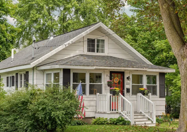 Photo 3 of Single family home for sale at 123 Powers St, Cadillac, MI 49601 | MLS# 78080073299 | Listing updated on 2026-09-09