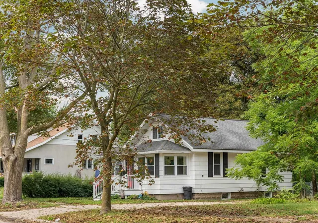 Photo 3 of Single family home for sale at 123 Powers St, Cadillac, MI 49601 | MLS# 78080073299 | Listing updated on 2026-09-09