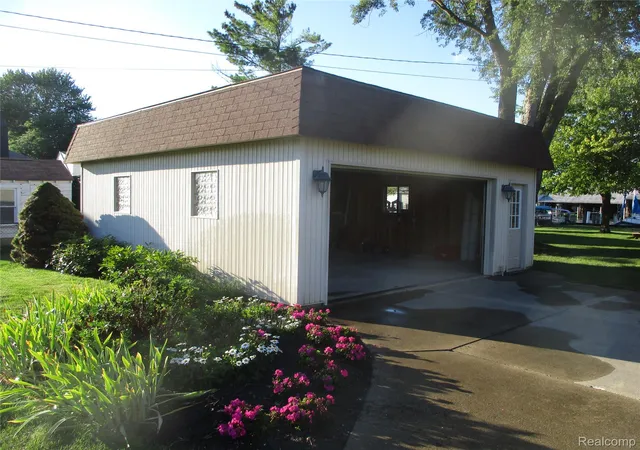 Photo 3 of Single family home for sale at 30471 Manse St, Harrison Township, MI 48045 | MLS# 20261071795 | Listing updated on 2026-10-11