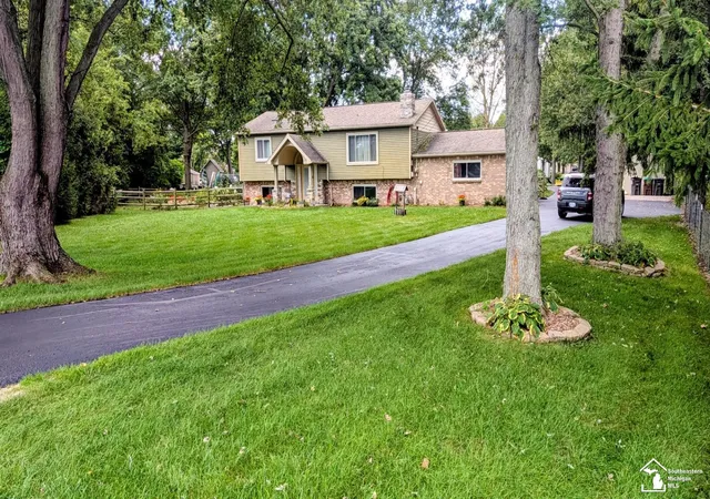 Photo 1 of Single family home for sale at 10315 Secor Rd, Temperance, MI 48182 | MLS# 57050221004 | Listing updated on 2026-09-13