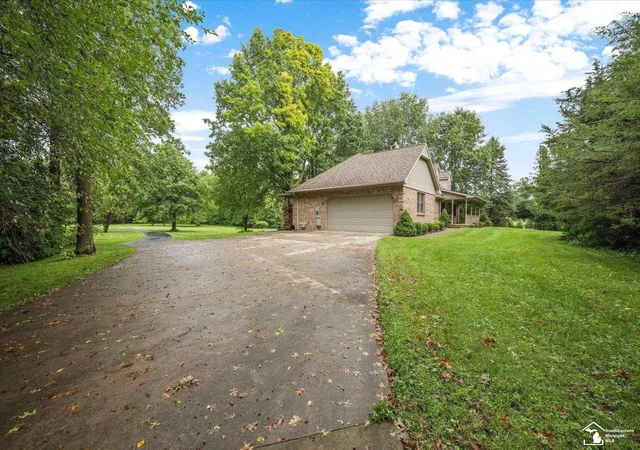 Photo 2 of Single family home for sale at 17500 Ida W Rd, Petersburg, MI 49270 | MLS# 57050221008 | Listing updated on 2026-09-12