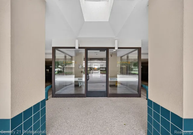 Photo 3 of Condo for sale at 43000 12 Oaks Crescent Dr #4022, Novi, MI 48377 | MLS# 20261071815 | Listing updated on 2026-09-16