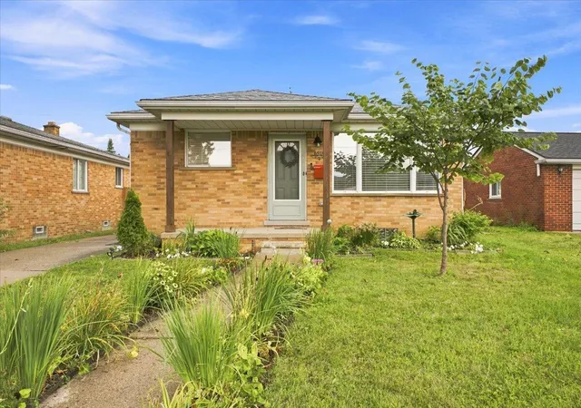 Photo 2 of Single family home for sale at 6518 Fenton St, Dearborn Heights, MI 48127 | MLS# 81026047457 | Listing updated on 2026-09-09