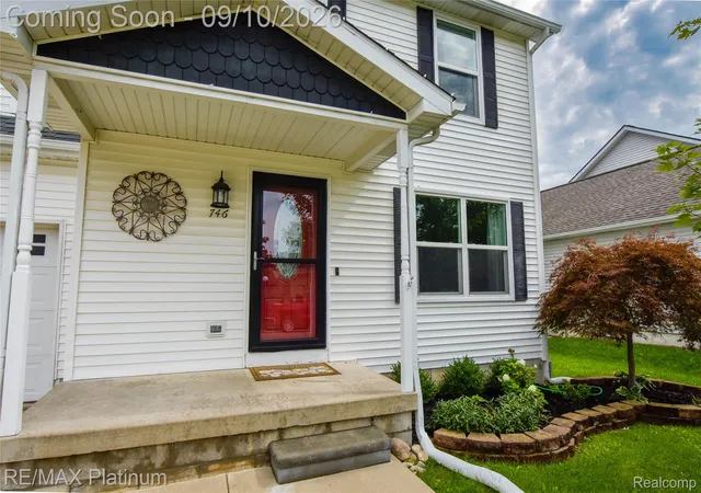 Photo 3 of Single family home for sale at 746 Pinegate Dr, Fowlerville, MI 48836 | MLS# 20261071824 | Listing updated on 2026-09-10