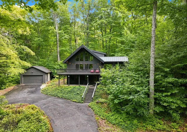 Photo 2 of Single family home for sale at 3917 Deskin Dr, Bellaire, MI 49615 | MLS# 78080073303 | Listing updated on 2026-09-10