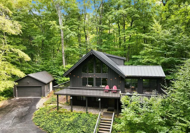 Photo 3 of Single family home for sale at 3917 Deskin Dr, Bellaire, MI 49615 | MLS# 78080073303 | Listing updated on 2026-09-10