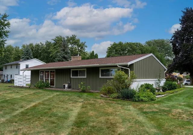 Photo 3 of Single family home for sale at 1309 S Lynnwood Dr, Mount Pleasant, MI 48858 | MLS# 79080073304 | Listing updated on 2026-09-10