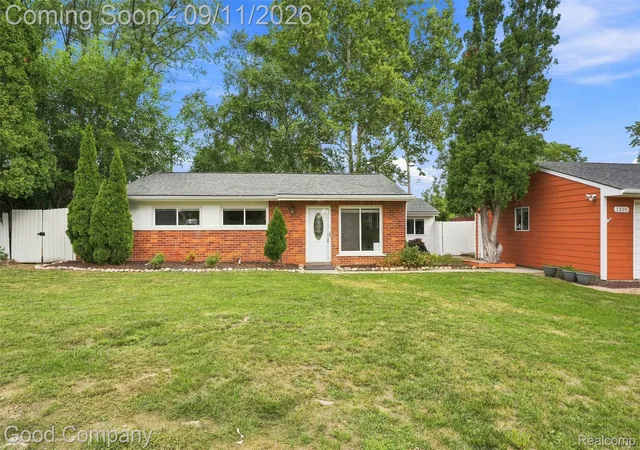 Photo 4 of Single family home for sale at 5800 Cambrook Ln, Waterford, MI 48329 | MLS# 20261071825 | Listing updated on 2026-09-13