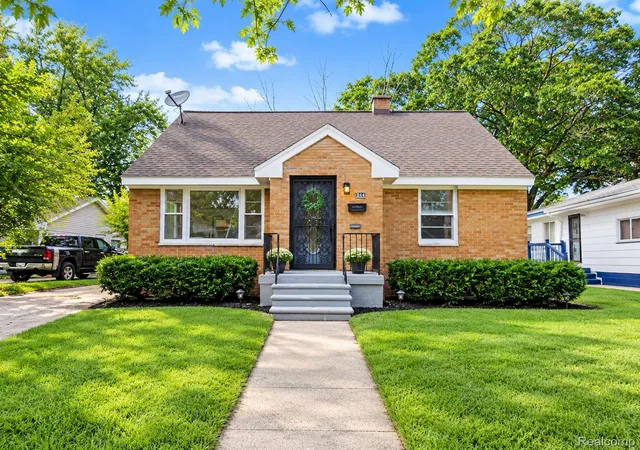 Photo 1 of Sale Pending at 844 Amity Ave, Muskegon, MI 49442 | MLS# 20261071842 | Listing updated on 2026-09-16