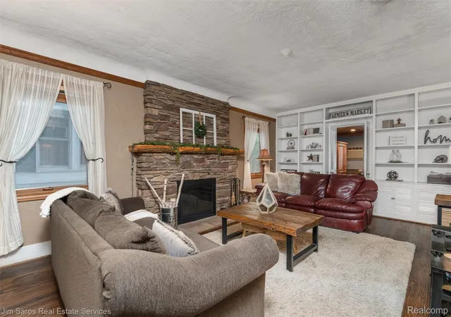 Photo 4 of Single family home for sale at 743 Rivard Blvd, Grosse Pointe, MI 48230 | MLS# 20261071845 | Listing updated on 2026-09-17